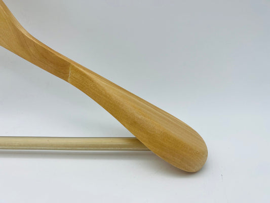 PLG - Cintre en bois avec épaules et barre antidérapante pour ensembles vestes et pantalons