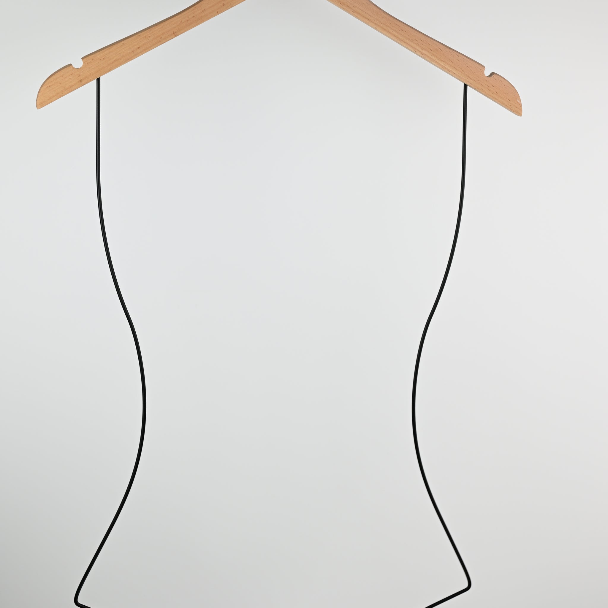 CINTRES SILHOUETTE EN BOIS BRUT AVEC ENCOCHES (TYLANE)